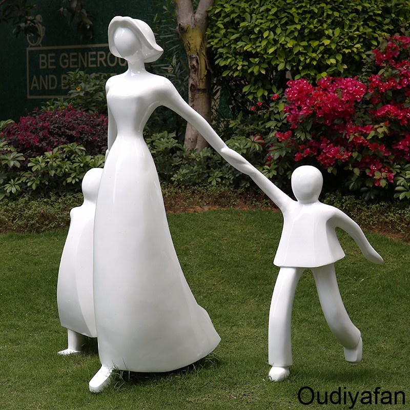 住宅小區(qū)玻璃鋼雕塑原來可以這樣布置!