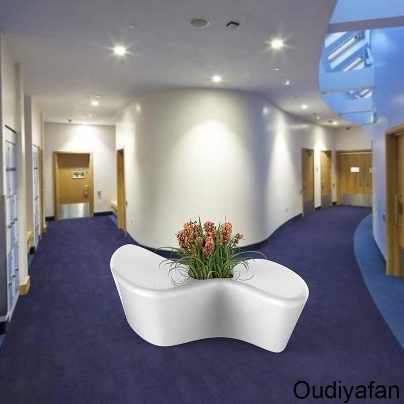 商場擺上玻璃鋼休閑椅有什么好處?