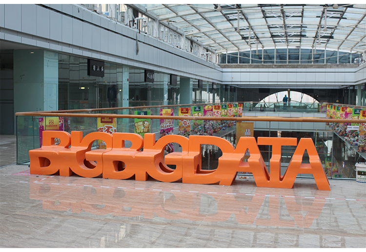 玻璃鋼字母座椅不銹鋼金屬異形藝術(shù)創(chuàng)意坐凳