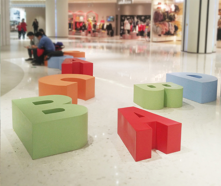 玻璃鋼字母座椅不銹鋼金屬異形藝術(shù)創(chuàng)意坐凳