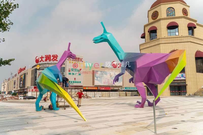 山東萊陽恐龍不銹鋼雕塑定制案例