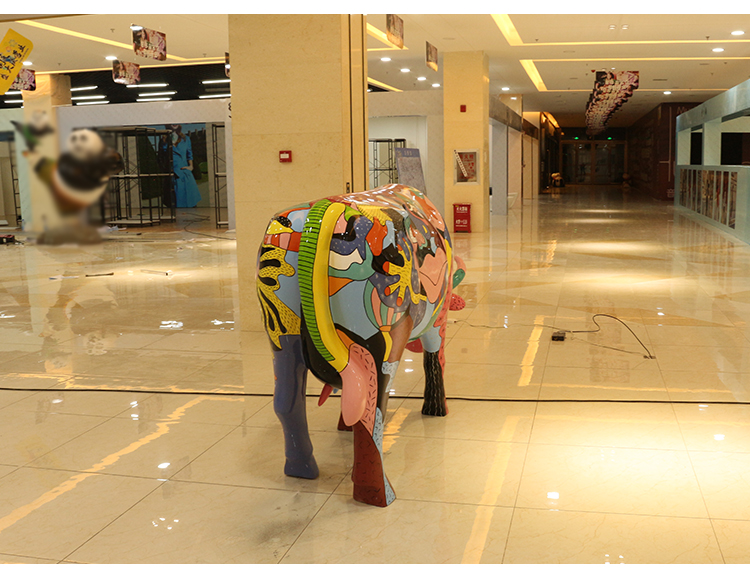 彩繪牛玻璃鋼雕塑商場寫字樓美陳雕塑