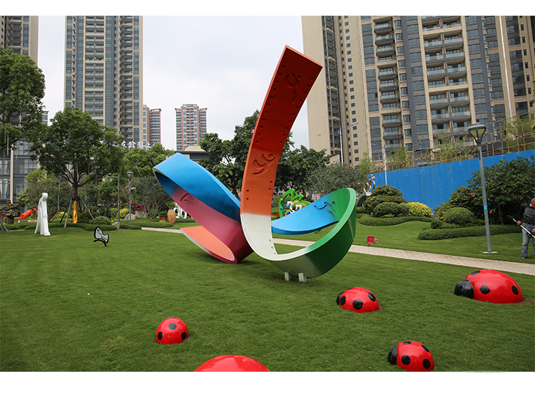 大型造型玻璃鋼雕塑景觀藝術(shù)廣場擺件