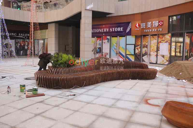 景觀坐凳，戶外木質(zhì)切片坐凳現(xiàn)場(chǎng)施工完成!