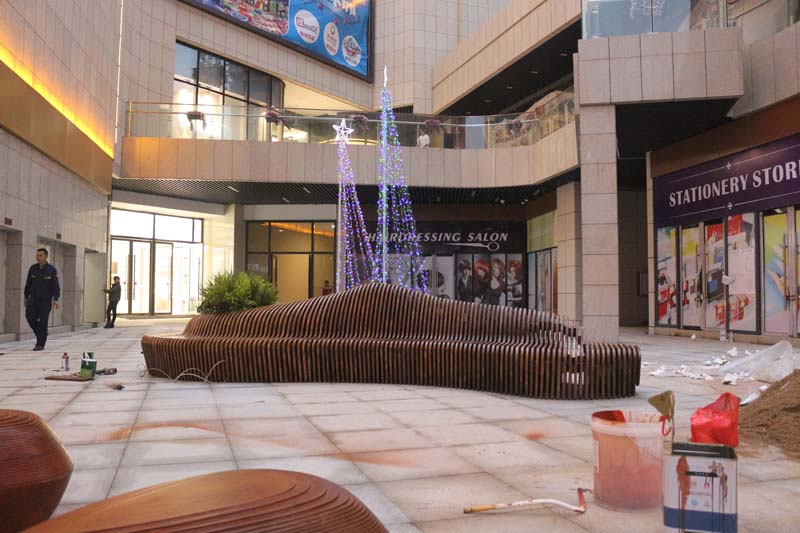 景觀坐凳，戶外木質(zhì)切片坐凳現(xiàn)場(chǎng)施工完成!