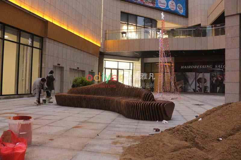 景觀坐凳，戶外木質(zhì)切片坐凳現(xiàn)場(chǎng)施工完成!