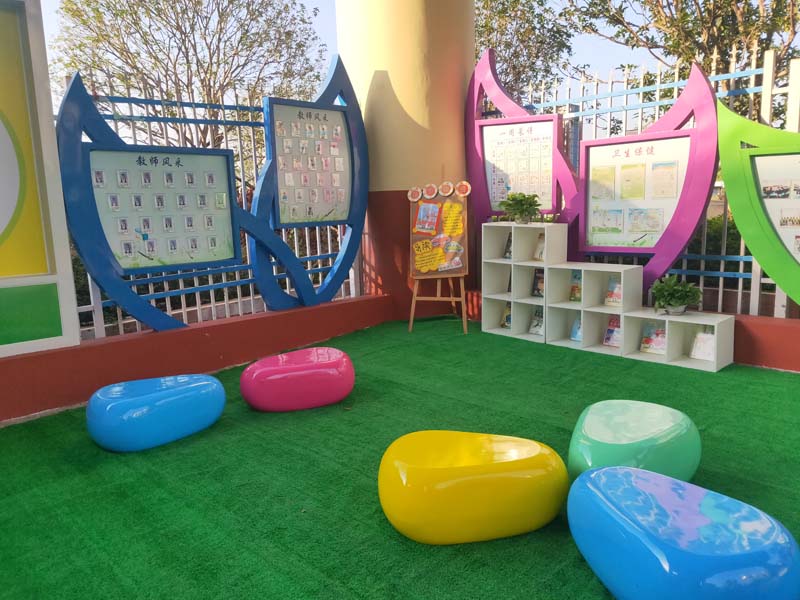 佛山樂瑞幼兒園玻璃鋼鵝卵石坐凳!