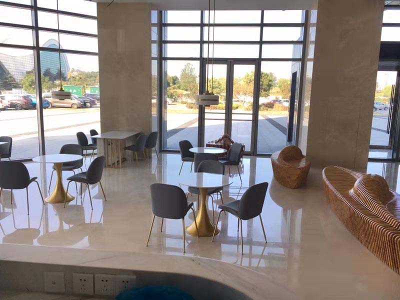 江蘇連云港咖啡店木質(zhì)切面坐凳