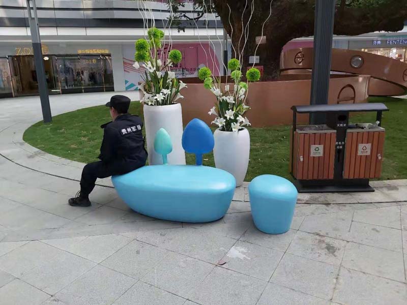 貴州貴陽龍里縣摩都預購公園玻璃鋼坐凳雕塑