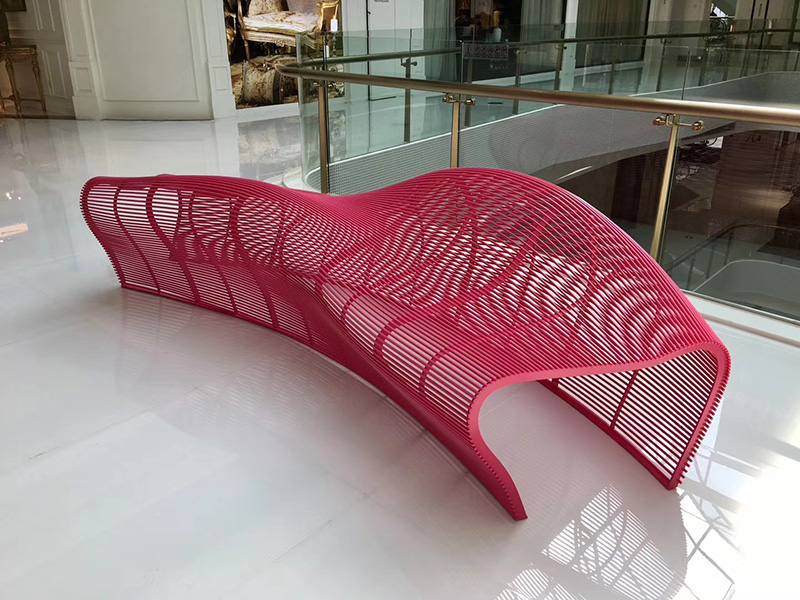 不銹鋼鏤空座椅創(chuàng)意弧形景觀美陳休息坐凳