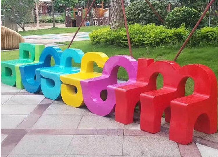 學(xué)校、幼兒園都喜歡擺放的玻璃鋼坐凳!