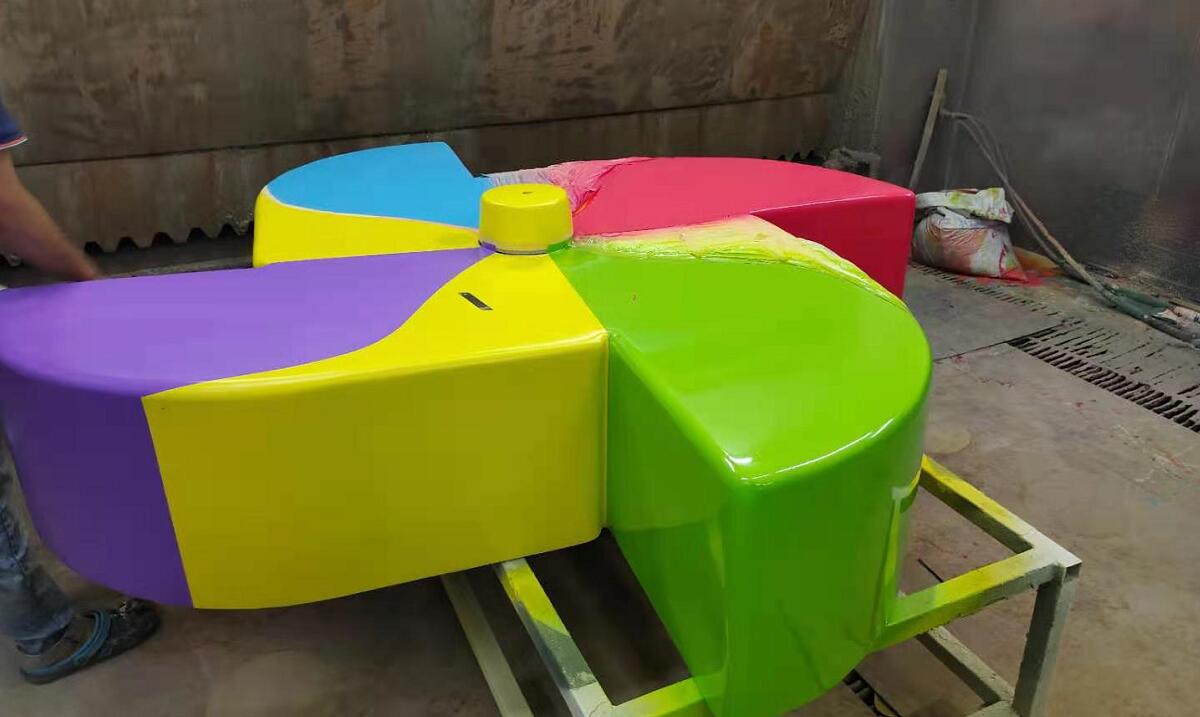 設計專利款異形風車玻璃鋼坐凳制作完成了