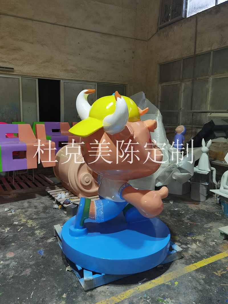 玻璃鋼牛雕塑卡通公仔美陳擺件 玻璃鋼牛雕塑卡通公仔美陳擺件