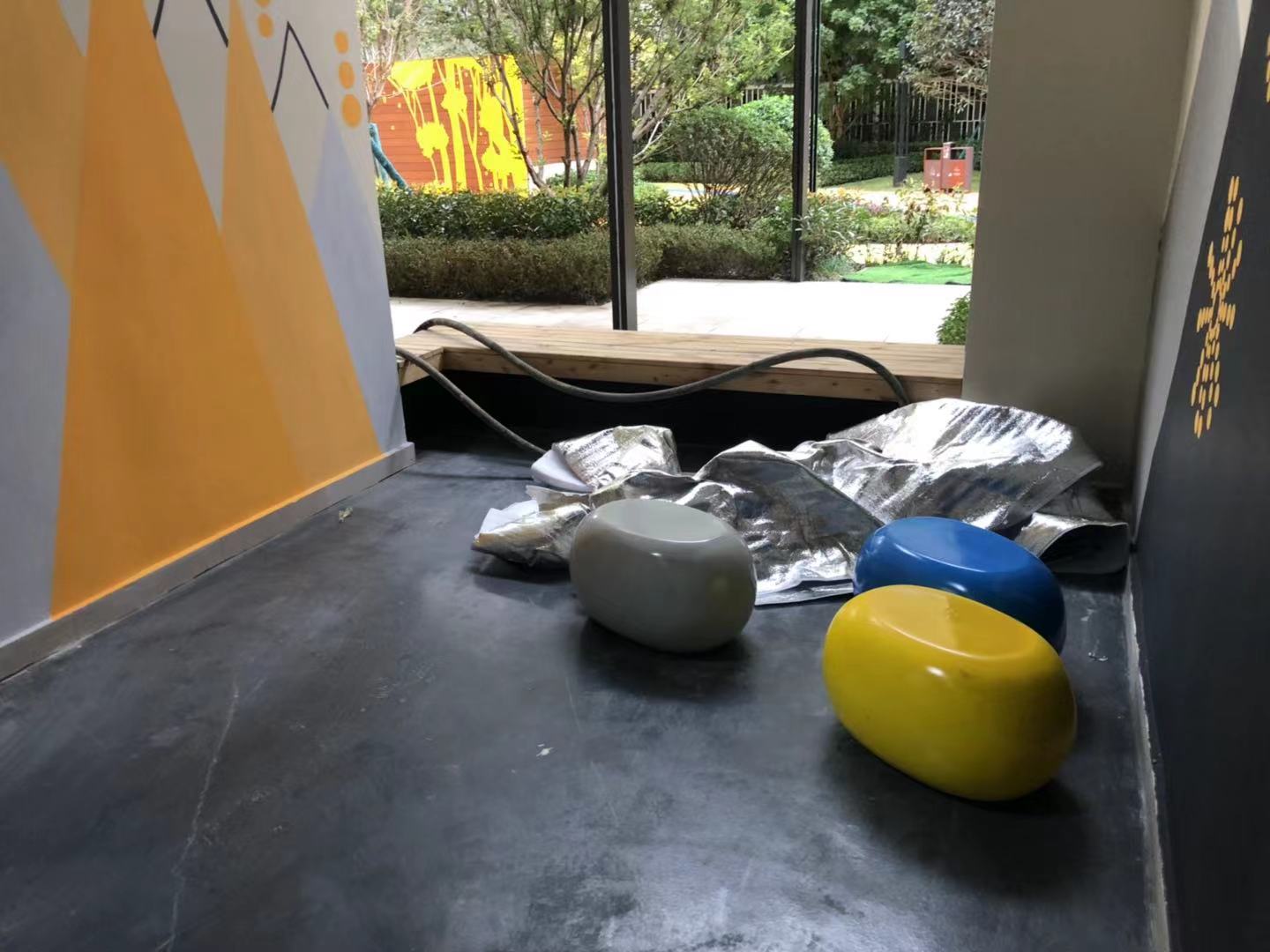 廣西幼兒園訂購一批玻璃鋼藝術(shù)座椅