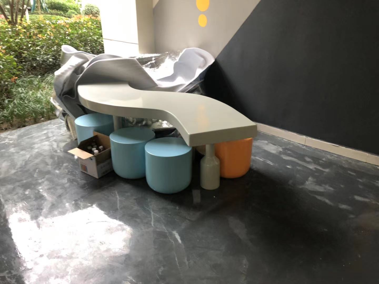 廣西幼兒園訂購一批玻璃鋼藝術(shù)座椅