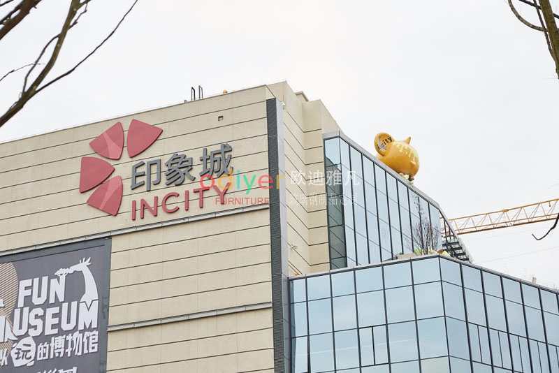 貴陽印象城美陳，玻璃鋼雕塑、花盆、休閑椅打造!