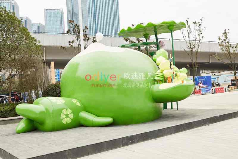 貴陽印象城美陳，玻璃鋼雕塑、花盆、休閑椅打造!