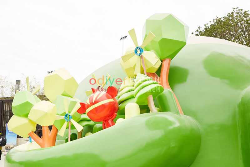 貴陽印象城美陳，玻璃鋼雕塑、花盆、休閑椅打造!