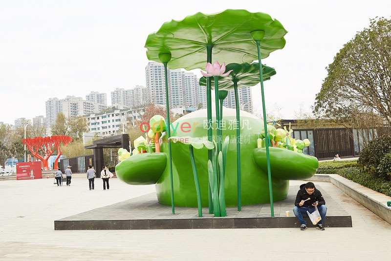 貴陽印象城美陳，玻璃鋼雕塑、花盆、休閑椅打造!