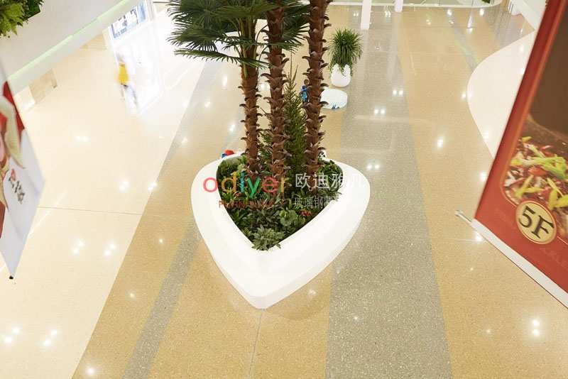 貴陽印象城美陳，玻璃鋼雕塑、花盆、休閑椅打造!