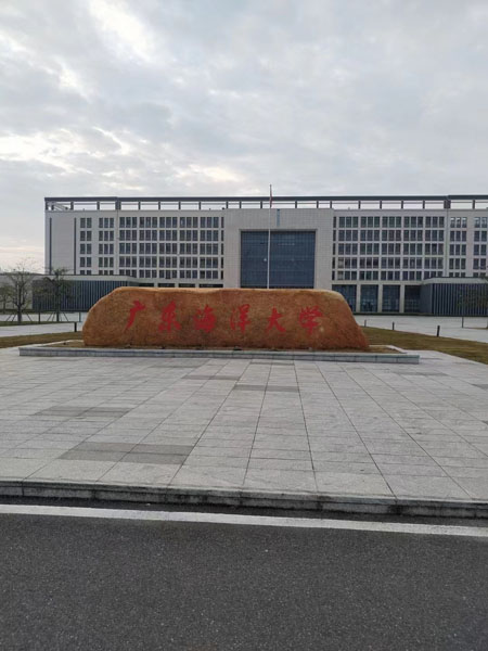 廣東海洋大學(xué)玻璃鋼樹池戶外花壇坐凳案例