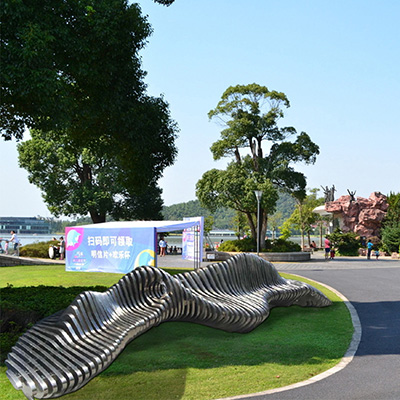 不銹鋼異形坐凳，金屬鐵藝藝術(shù)景觀座椅!