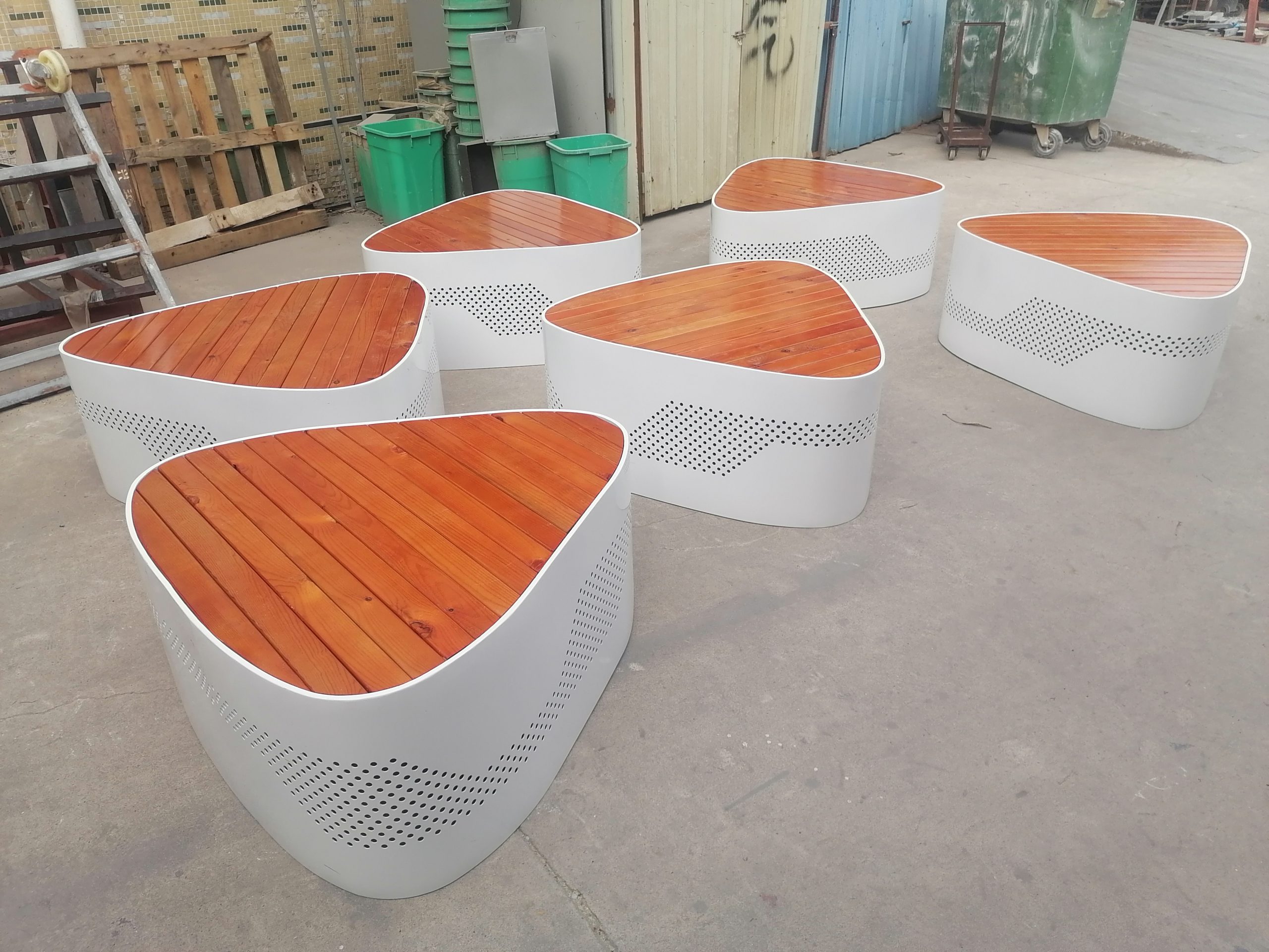 不銹鋼異形坐凳，金屬鐵藝藝術(shù)景觀座椅!