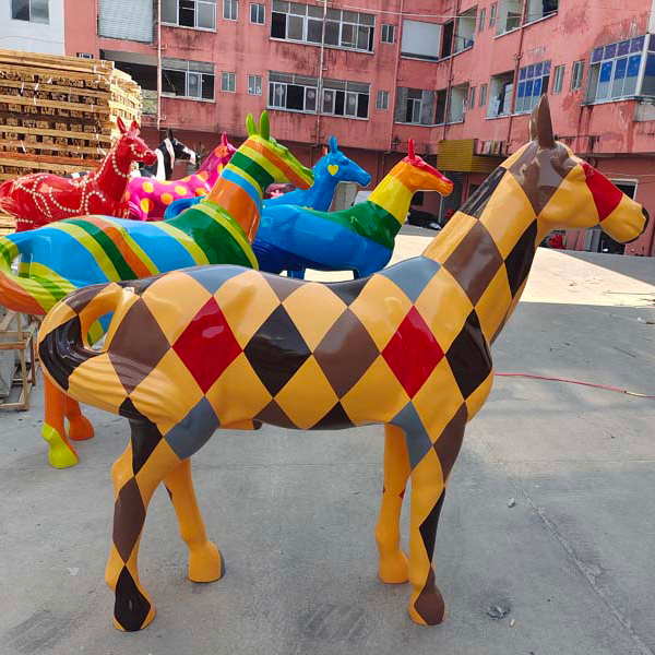 彩繪馬玻璃鋼雕塑動(dòng)物景觀雕塑