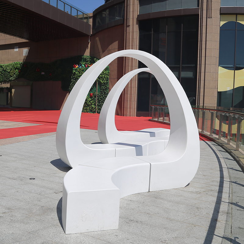 廣東汕頭大廈玻璃鋼異形坐凳案例