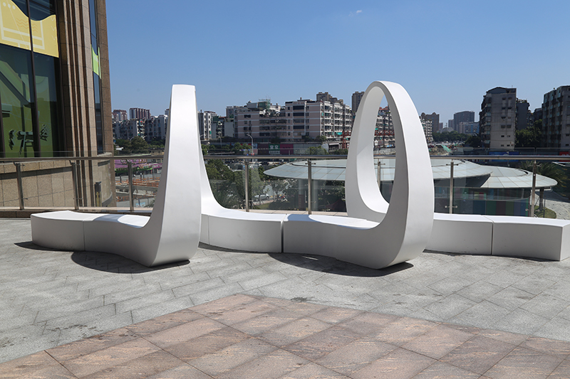 廣東汕頭大廈玻璃鋼異形坐凳案例
