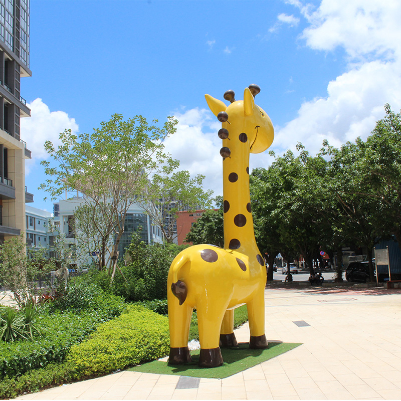 玻璃鋼卡通長(zhǎng)頸鹿雕塑景觀戶外動(dòng)物造型擺件